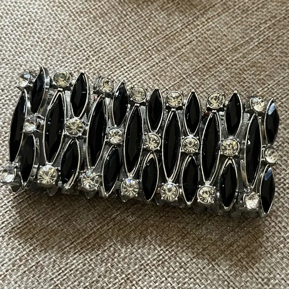 Elegant Black and Silver Bracelet - Picture 2 of 4